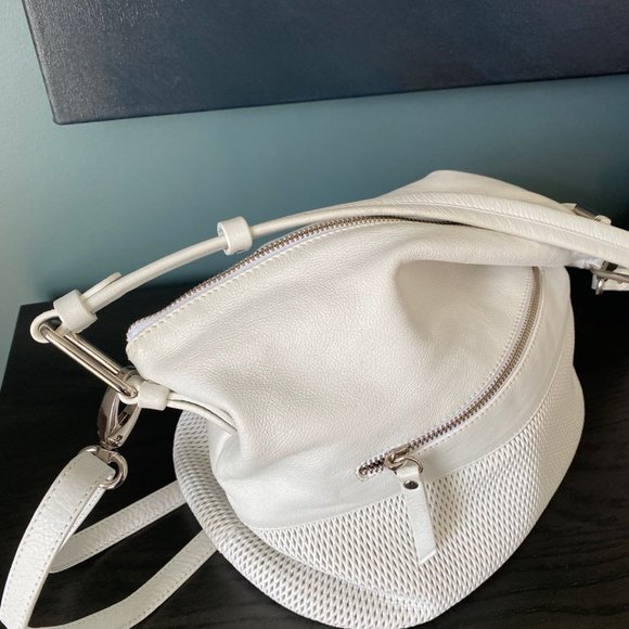 Sac à main à bandoulière en cuir blanc de marque THE TREND. - Picture 9 of 9